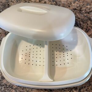 Vintage Tupperware Veggie Microwave Steamer cream/tan 4 piece set